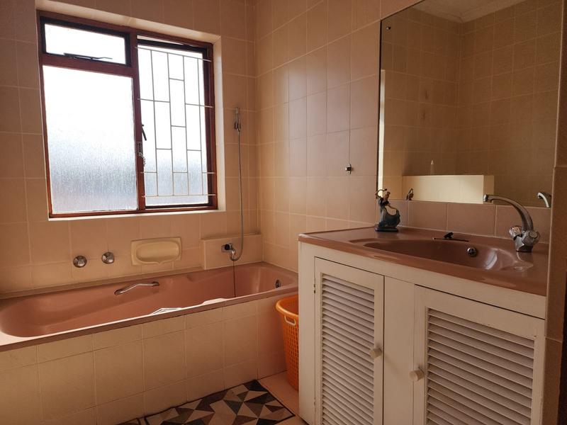 4 Bedroom Property for Sale in Gleemoor Western Cape